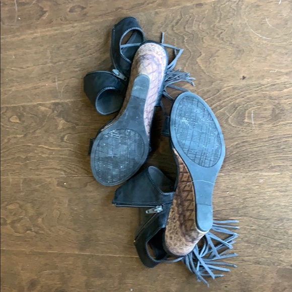 Shoes - Picture 2 of 4